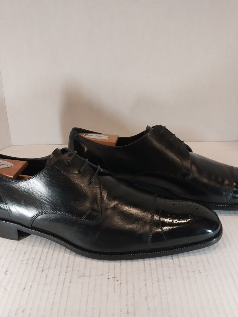 SALVATORE FERRAGAMO men's (SAVE $750) size 11.5 D black Derby.